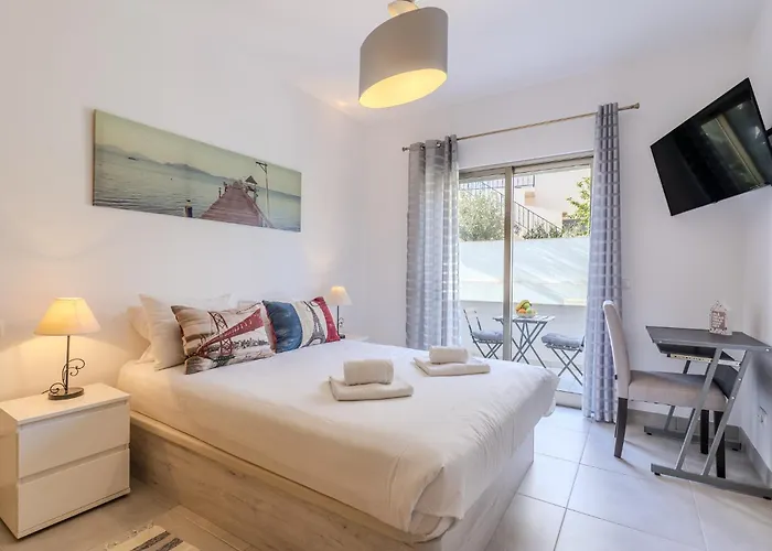 #354 Vitismar Au By Holidays *