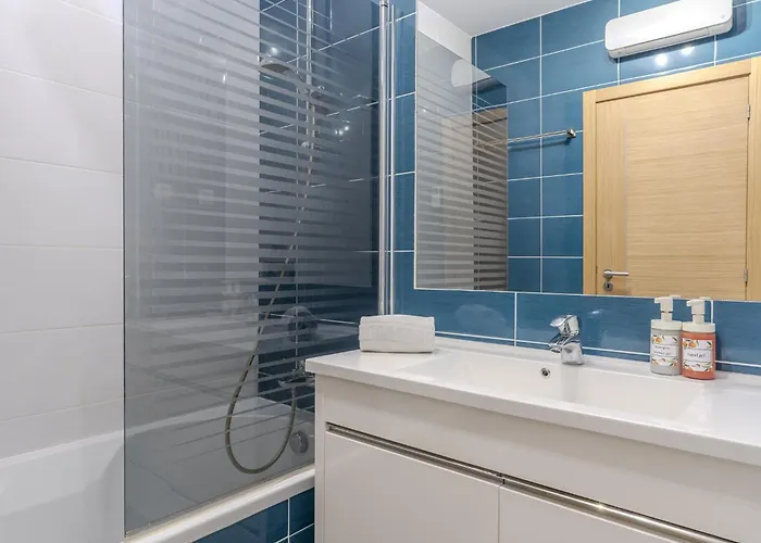 #354 Vitismar Au By Holidays * Guia (Faro)